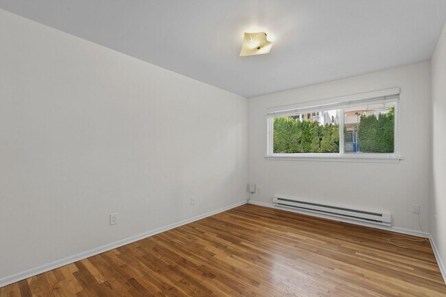 Building Photo - 3616 33rd Ave W
