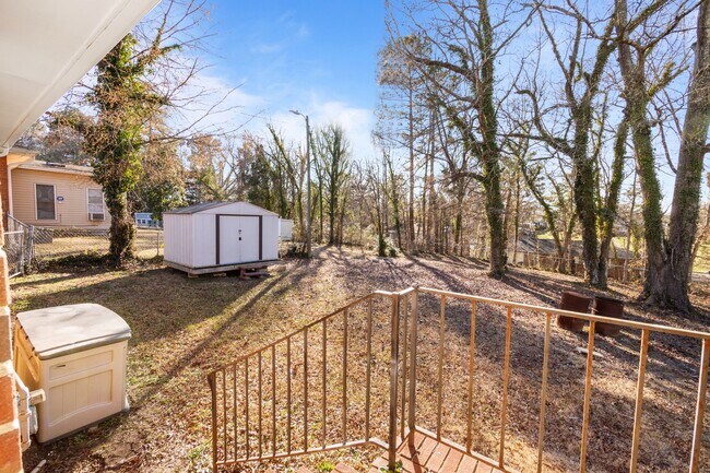 Building Photo - 2910 Kanewood Dr
