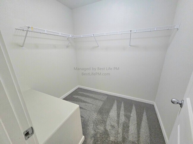 Building Photo - 17923 SW Niks Dr