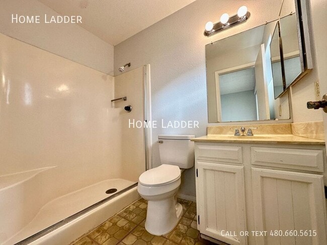 Building Photo - 2311 W Olla Ave