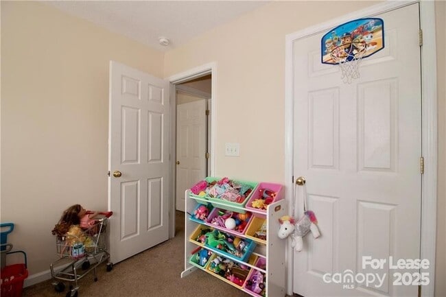 Building Photo - 137 Lynch Cir