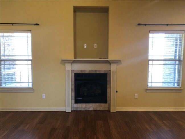 Building Photo - 574 Westford St