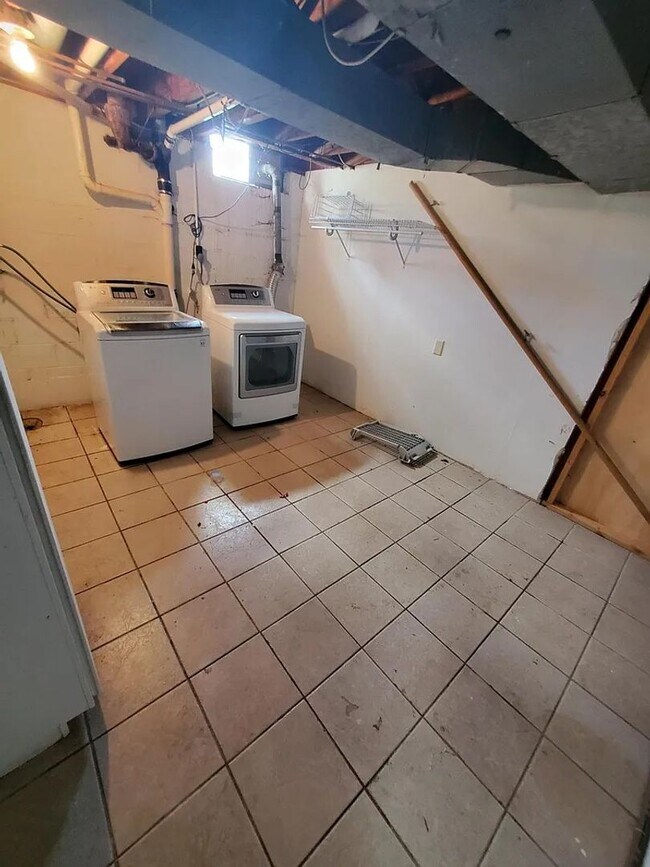 Building Photo - Single Family Home in Desirable Kentwood