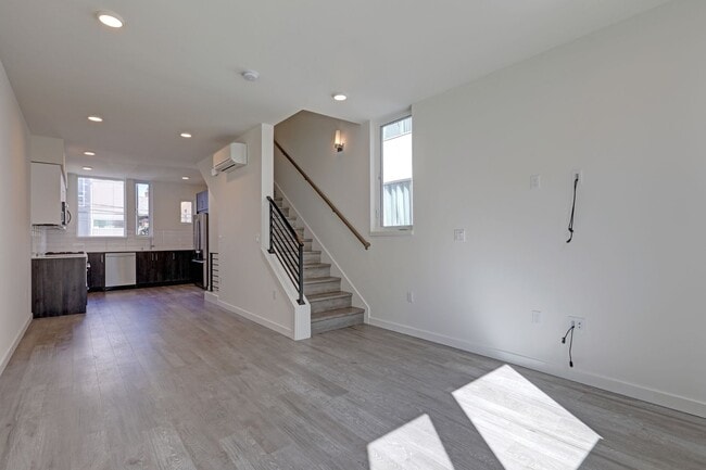 Building Photo - Stylish Capitol Hill Townhouse Living | 2 Bed + Den + Rooftop