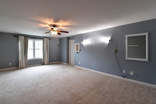 Building Photo - Kirkwood 5 bedroom / 3 full bathroom home