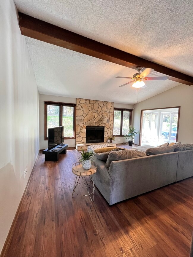 Building Photo - 208 Brambleton Ct