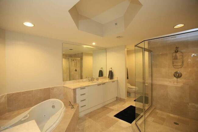 Building Photo - 231 Riverside Dr