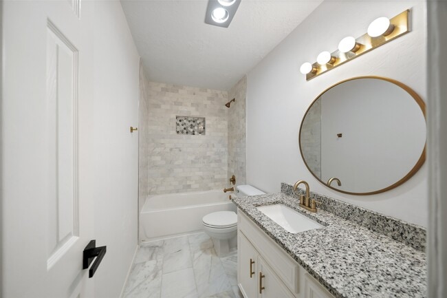 Building Photo - 20291 Sunny Shores Dr