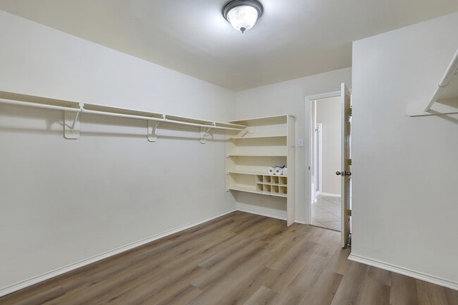 Building Photo - 26507 Abbey Springs Ln