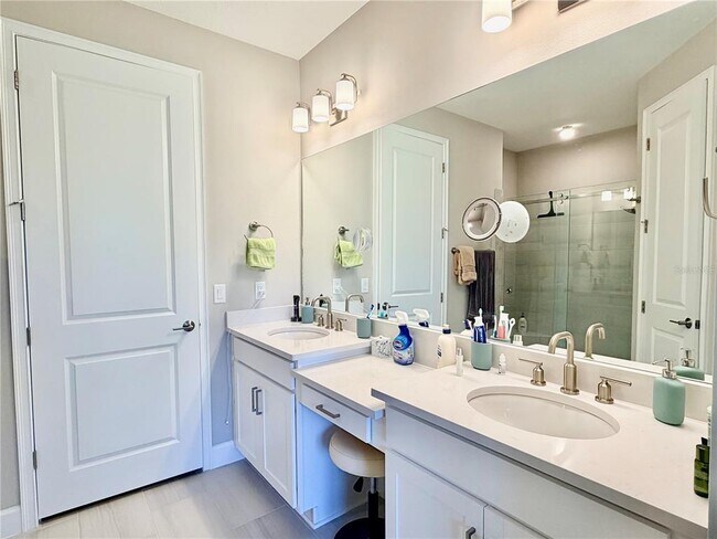 Building Photo - 6111 Mesa Gln