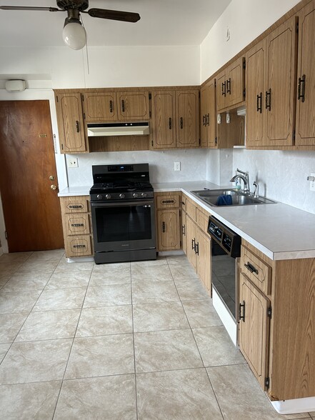 Kitchen - second view - 105 Sadler Rd