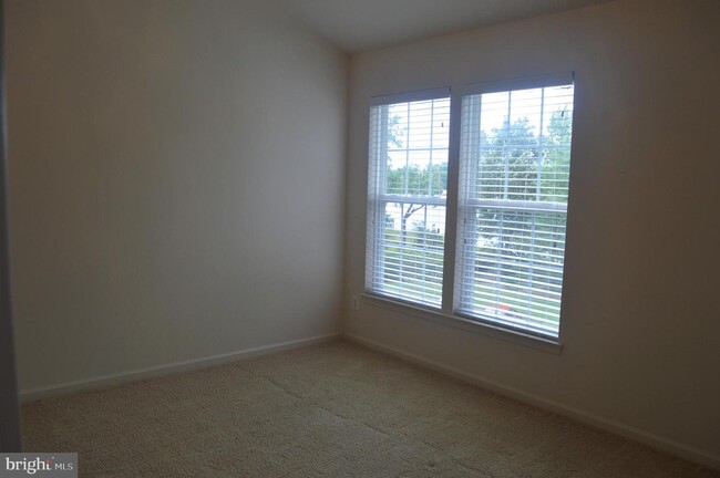 Building Photo - 200 Monroe Point Dr