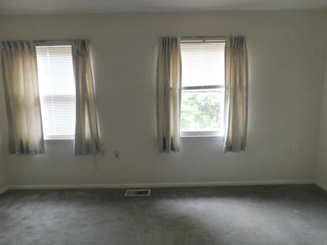 Building Photo - Berryville Townhouse