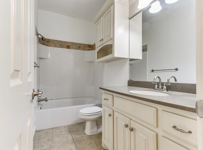 Building Photo - 13818 Oxford Dr