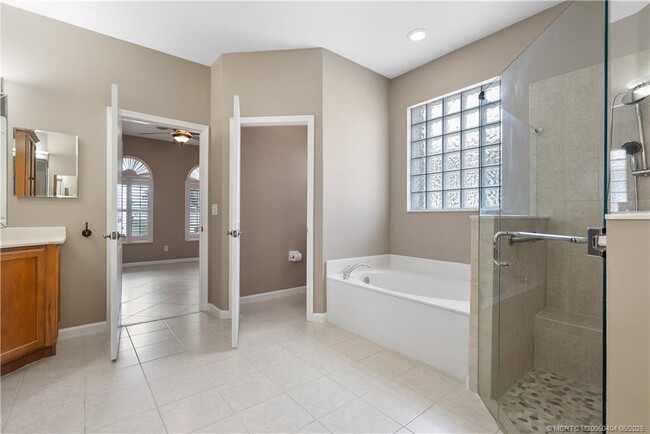 Building Photo - 4633 NW Red Maple Dr