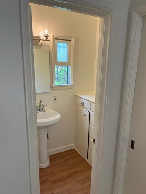 1/2 bath - 1232 S Point View St