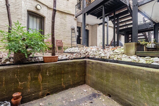 Building Photo - Amazing Adams Morgan Two-Level Condo| Parking included!