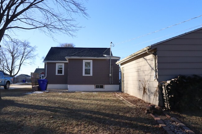 Building Photo - Charming 2-Bedroom Home in Appleton