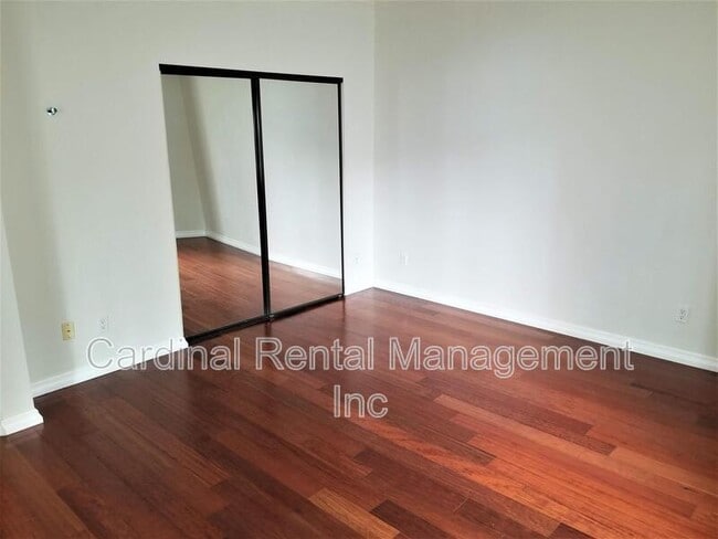 Building Photo - 156 S Oak Knoll Ave