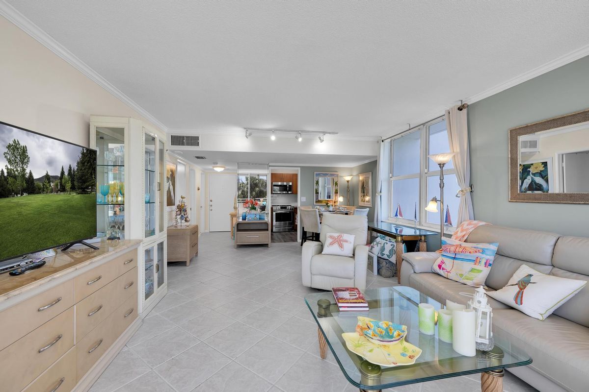 Building Photo - 888 Intracoastal Dr