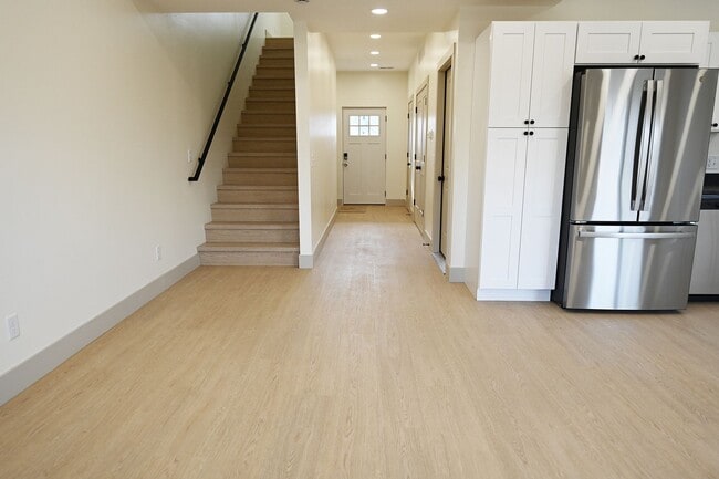 Building Photo - 176 Brushwood Dr