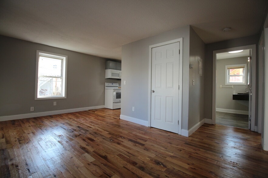 Living room - 135 Chestnut St