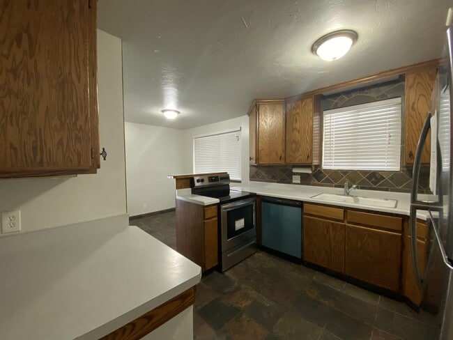 Building Photo - 189 Tennyson Ave