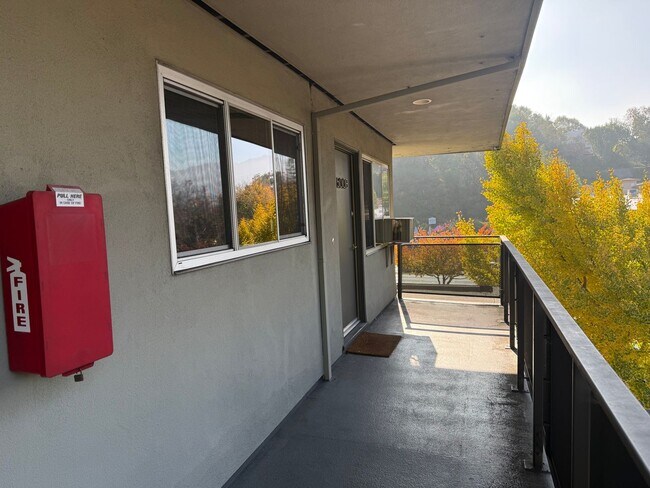 Building Photo - 500 Red Hill Ave