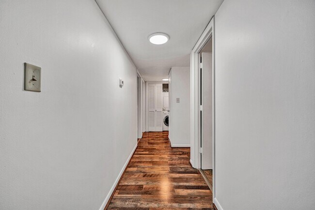 Building Photo - 5260 Crossbow Cir