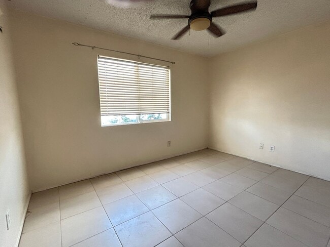 Building Photo - 3 Bedroom, 2 Bathroom, 2 Car Garage