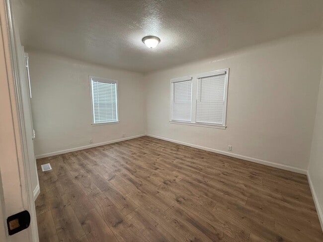 Building Photo - 10608 S Zediker Ave