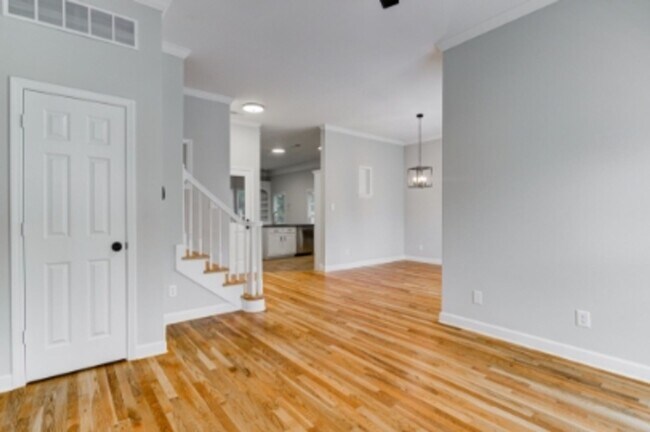 Building Photo - Nice 3 bedroom 2 bath home in the heart of Downtown Memphis - Open To Section 8