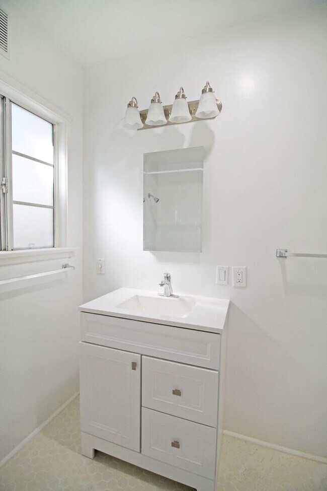 Building Photo - 1706 Pullman Ln