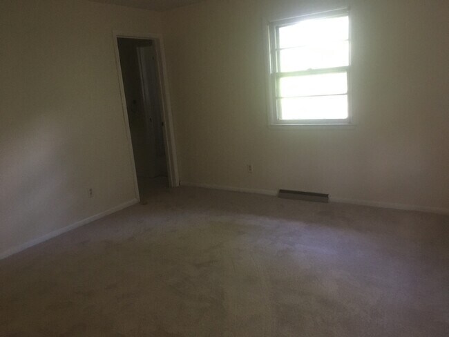 Building Photo - 4995 E State Rd 45