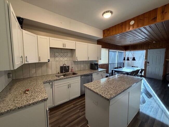 Building Photo - 527 Nevada St