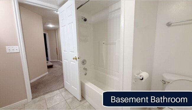 Building Photo - 8017 Showcase Ln