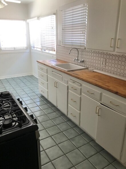 Kitichen - 1435 Ximeno Ave