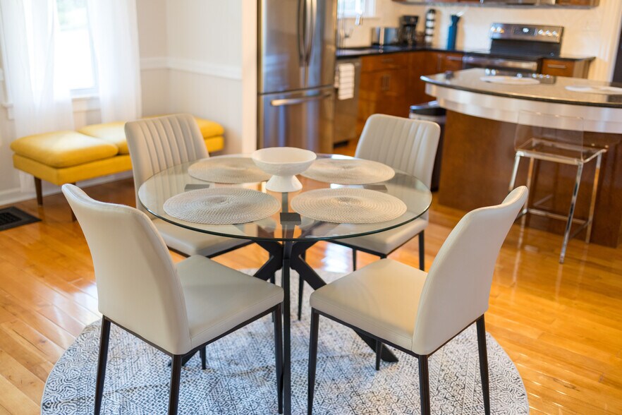 Building Photo - 5104 Abigail Dr