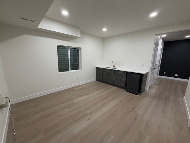 Building Photo - 4481 Iron Mountain Dr