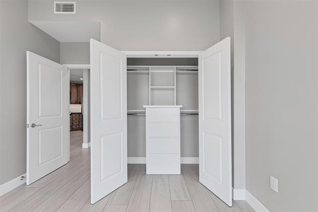 Building Photo - 500 Throckmorton St