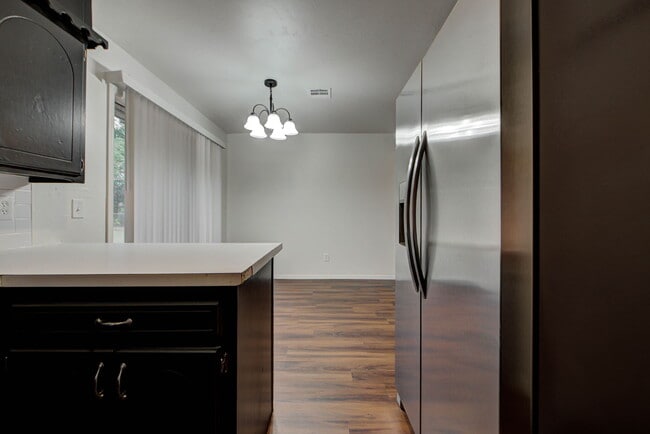 Building Photo - 1333 E Brooks St