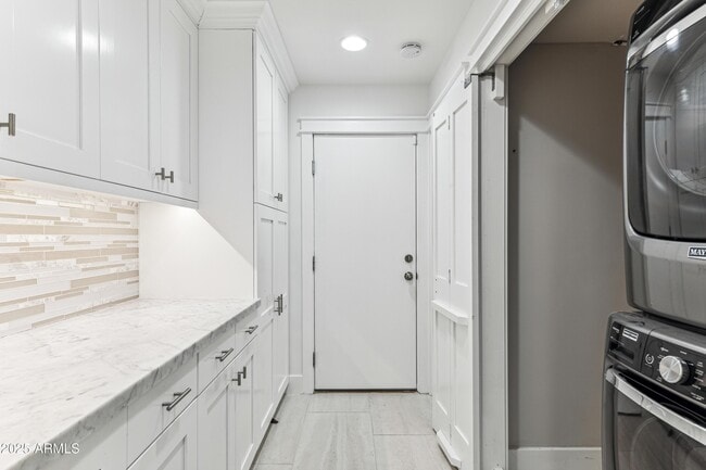 Building Photo - 6953 E Lafayette Blvd