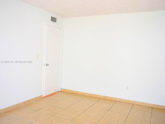 Building Photo - 1801 S Treasure Dr