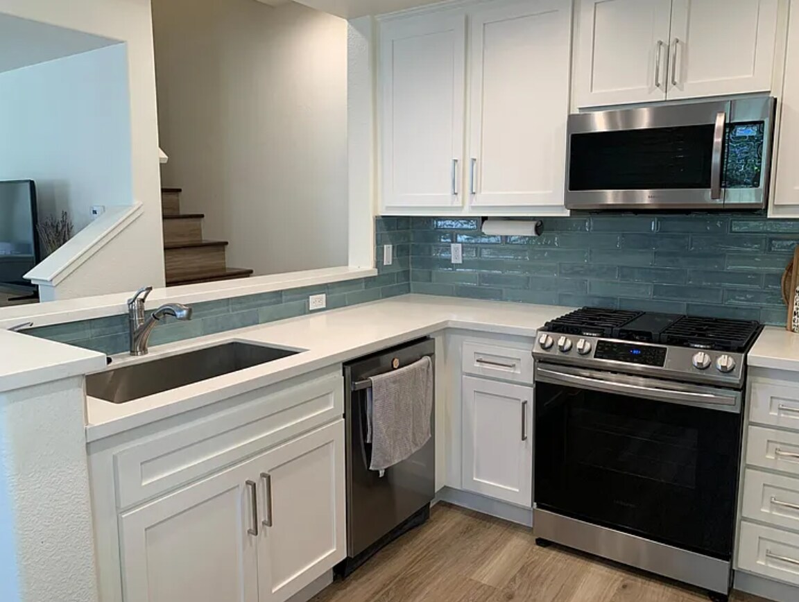 Building Photo - 822 Bay Leaf Dr