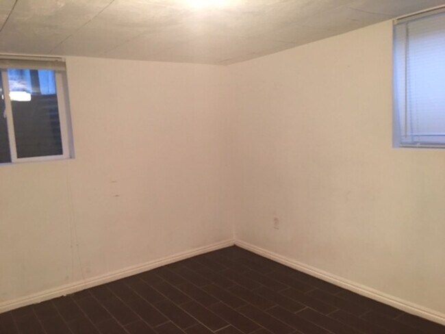 Building Photo - 1300 E Duplex