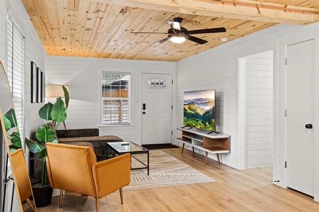 Building Photo - 3002 Brinwood Ave