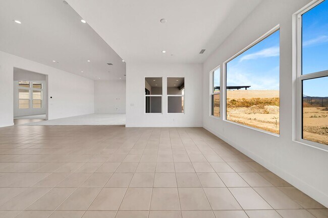 Building Photo - 30000 N Camino los Robles