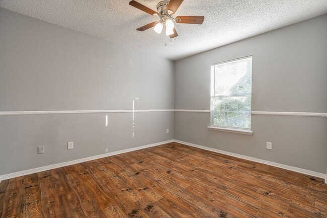 Building Photo - UPDATED 4-bedroom 3 bath Home in Fayetteville!!