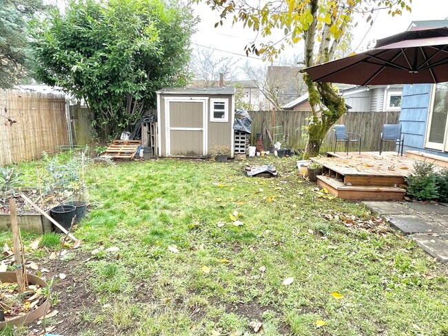 Building Photo - 3 bedroom bungalow in Foster/Powell neighb...