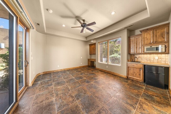Building Photo - 3052 Snow Canyon Pkwy